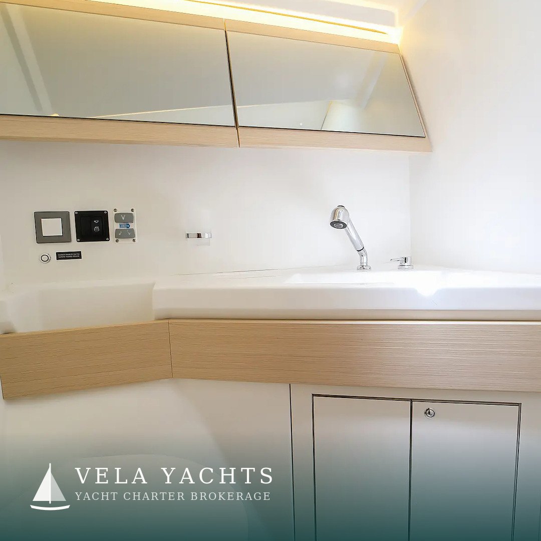 Eirene — Beneteau Oceanis 46.1 yacht charter, Marina di Olbia, Sardinia, Italy (photo 20)