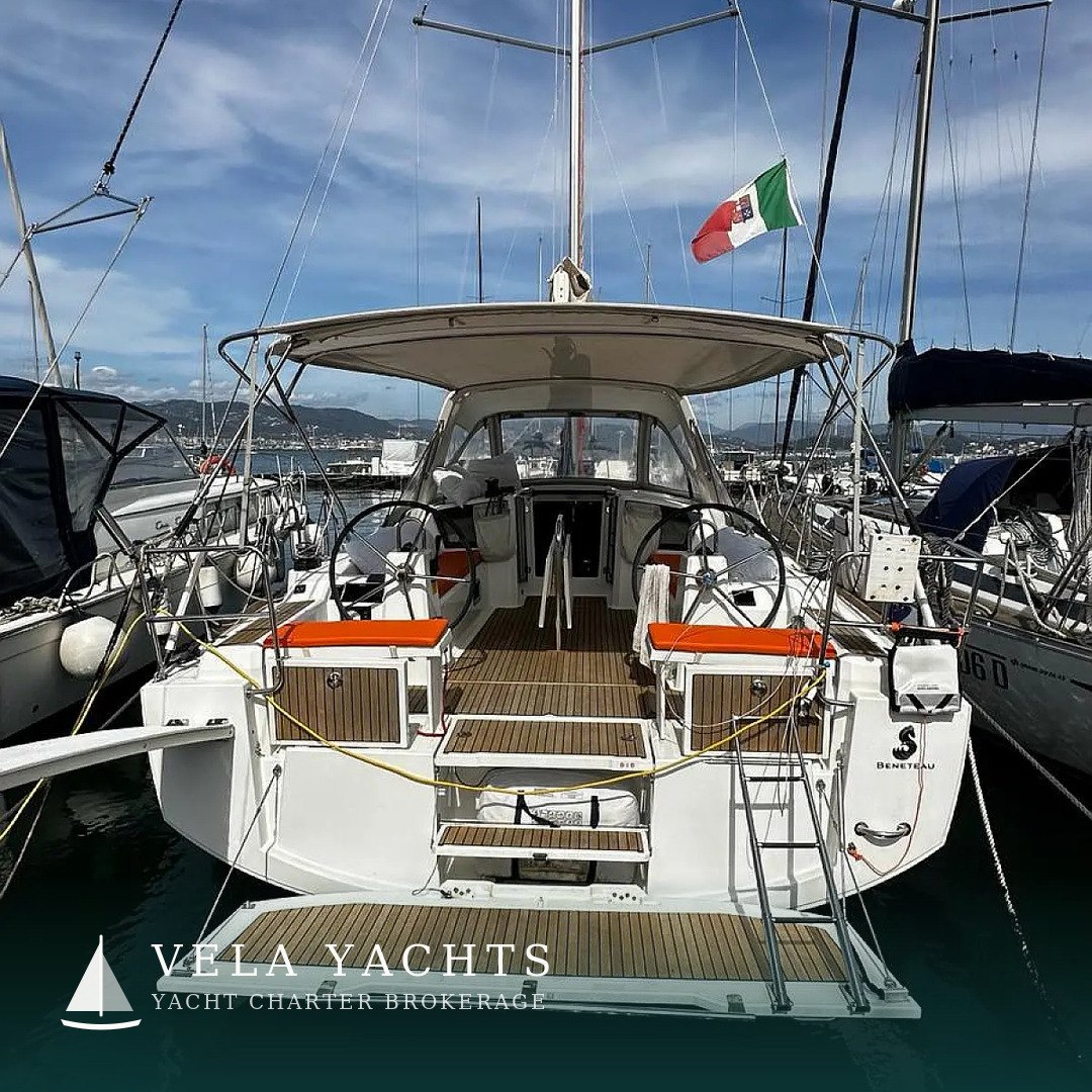 Lampo — Beneteau Oceanis 38.1 yacht charter, Porto Mirabello, La Spezia, Italy (photo 3)