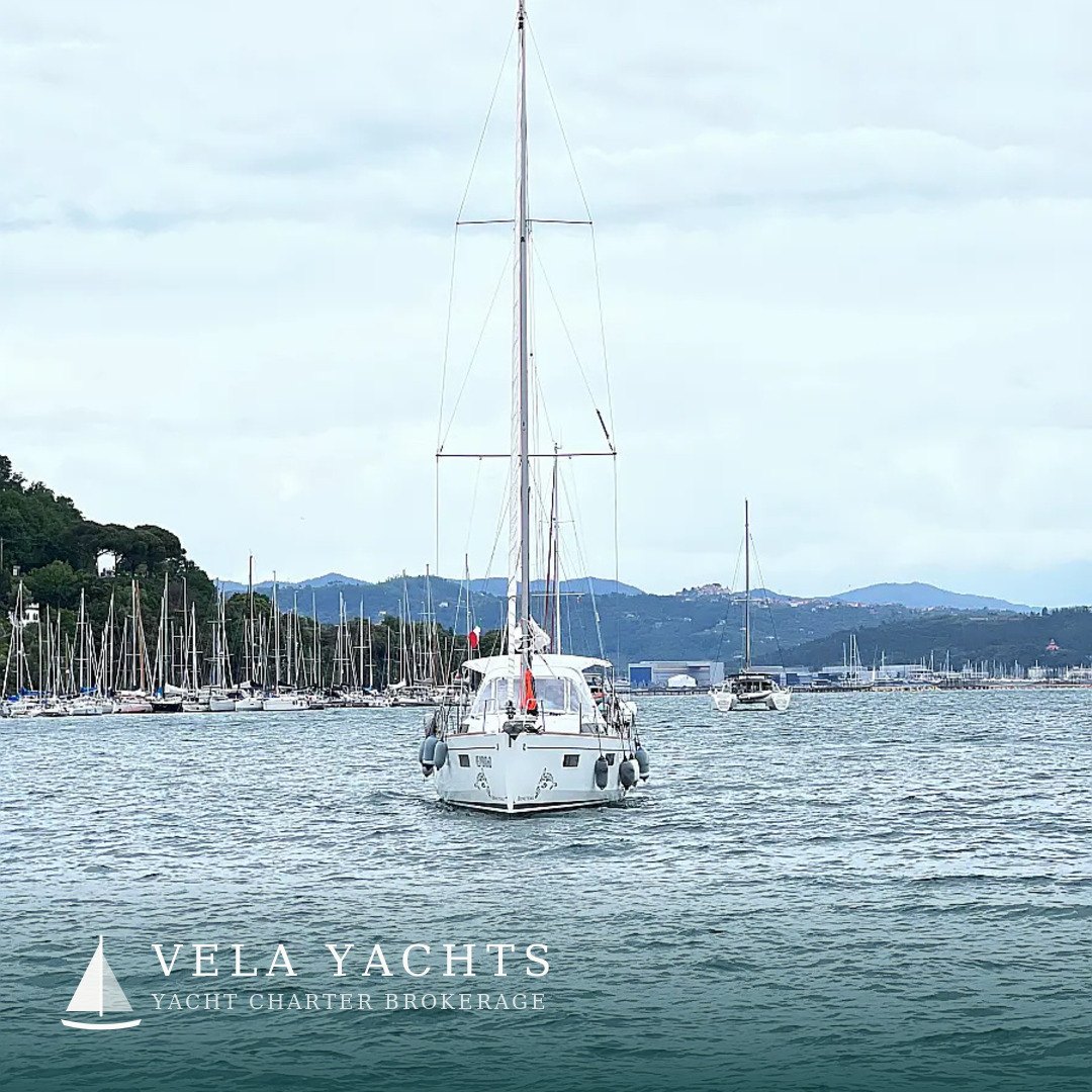 Lampo — Beneteau Oceanis 38.1 yacht charter, Porto Mirabello, La Spezia, Italy (photo 6)