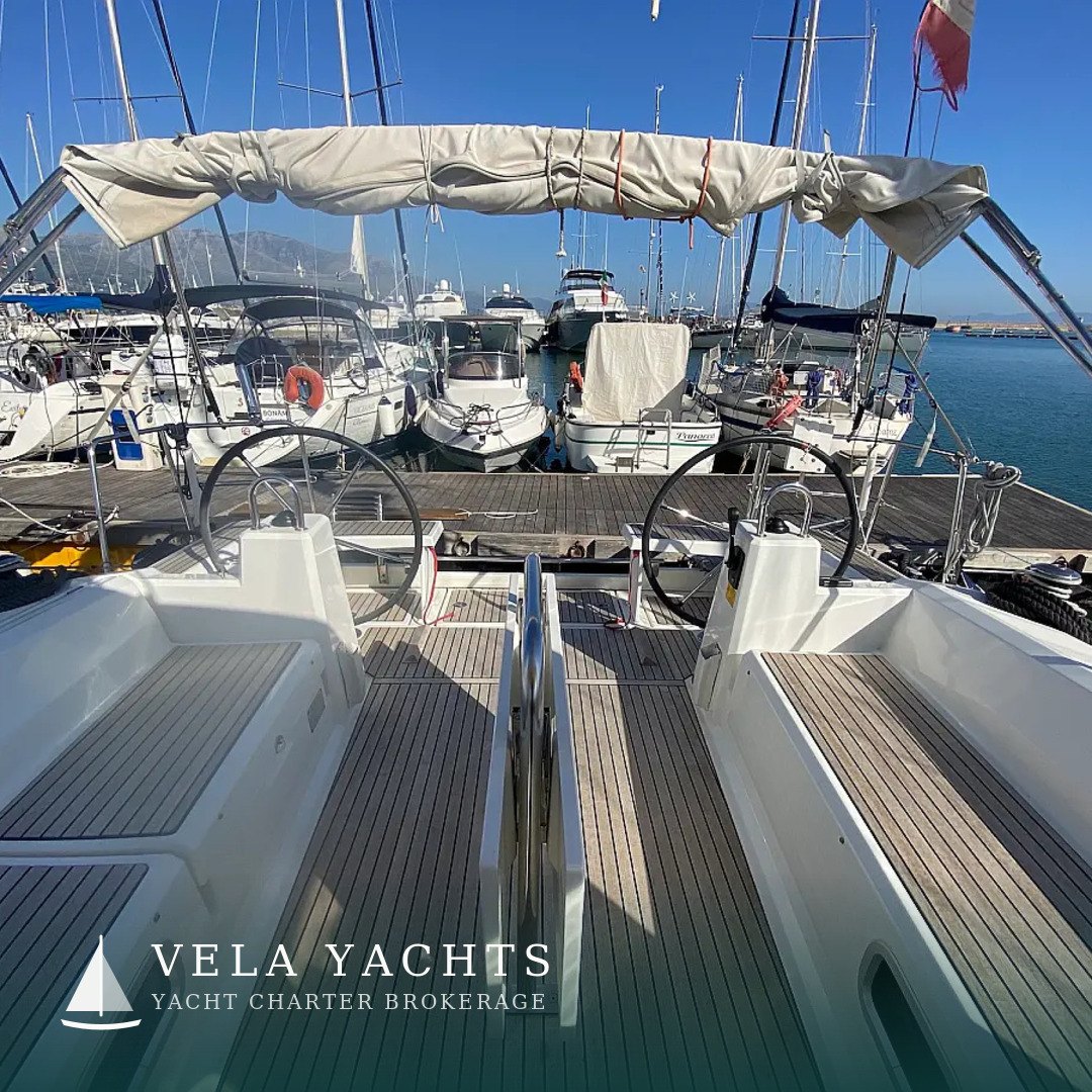 Lampo — Beneteau Oceanis 38.1 yacht charter, Porto Mirabello, La Spezia, Italy (photo 7)