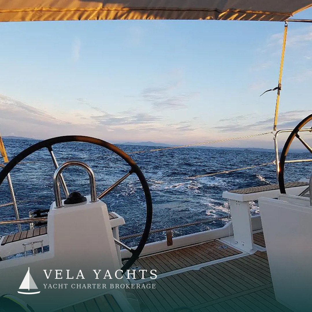 Lampo — Beneteau Oceanis 38.1 yacht charter, Porto Mirabello, La Spezia, Italy (photo 8)